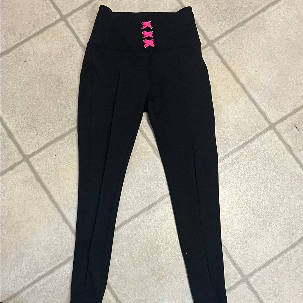 Pop fit Black leggings/yoga pants with Pink Accents